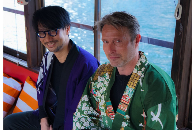 小島監督、来日したマッツ・ミケルセンと屋形船へ…新川氏描く似顔絵も 画像