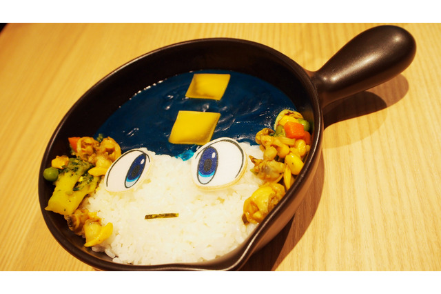目の覚めるようなブルー！『ロックマン』コラボカフェで“青いカレー”や“青いピザ”を食べてきた 画像