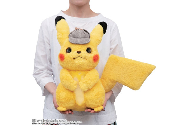 「名探偵ピカチュウ」が本物さながらの約40cmサイズで立体化！手や耳の可動機構で様々なポージングを楽しめる 画像