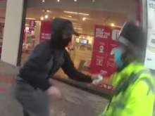 ロックダウン中のイギリス・バーミンガム市で脱獄犯が逮捕―人気FPS『コール オブ デューティ』を買いに出歩いていたところ 画像