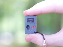 極小のゲームボーイ風・キーチェーン「Thumby」、Kickstarter9月28日開始!このサイズで実際に遊べちゃう 画像