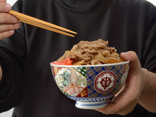 「ガンダム」盛れよ国民！ジオン公国軍モチーフの“牛丼専用どんぶり”登場 画像