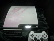 【TGS2009】250GBのHDDを搭載！『FFXIII』限定モデルのPS3を展示、エリクサーのデザイン缶も公開 画像
