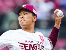 楽天ドラ1位・早川隆久投手が“ハヤカワブライアン”に!?球団ファン感謝祭で“ウマ漢”7人が「うまぴょい伝説」を披露 画像