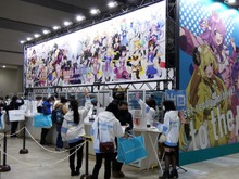 ホロライブが「コミケ99」にやってきた! 販売グッズと大型ビジョン、会場を彩った広告をフォトレポート! 画像