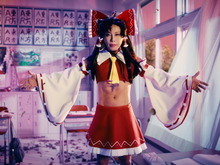 西川貴教さんが“博麗霊夢コスプレ”を披露！『東方アルカディアレコード』のTVCMで「西川霊夢」に変身 画像