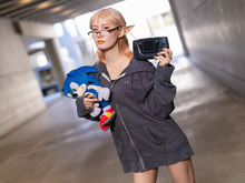 【コスプレ】『異世界おじさん』が美少女エルフに変装！注目レイヤー・NRK the Hedgehog【写真7枚】 画像