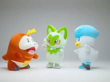 ポケモンプレゼンツで「ニャオハ」が立つ―二足歩行の“着ぐるみ”にツッコミ殺到 画像