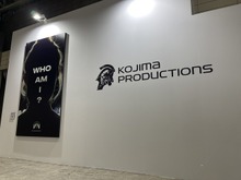 「WHO AM I?」コジマプロダクションの物販ブースに展示された謎のイメージとは【TGS2022】 画像