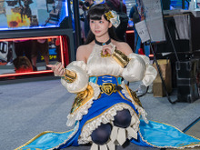 「CREST」の日替わり公式コスプレイヤーも大注目！アリアに扮した人気レイヤー五木あきらの優しさに満ちた美しさを見よ！【TGS2022】 画像