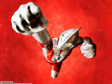 超リアルな『ウルトラマン』フィギュアが再販!初代スーツアクターの身体をスキャン、左右非対称の絶妙なバランスまで再現 画像