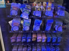 海外に海賊版ゲームを販売する自動販売機が出現―旧作『ポケモン』が16ドルで買えてしまう 画像