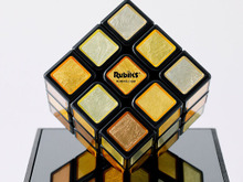 お値段30万の「工芸ルービックキューブ」が煌びやか！合金配合率により、輝きが異なる6種の金箔を使用ープレバン限定で販売 画像