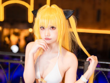 【コスプレ】黄金の城に浮かぶ”金色の闇”の水着姿が美しい!人気レイヤー・舞陽女【写真8枚】 画像