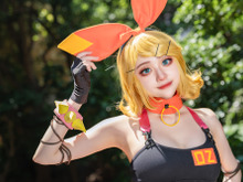 【コスプレ】夏の木漏れ日の下元気いっぱいの鏡音リンの輝く可愛さに癒される!!注目レイヤー・天音【写真9枚】 画像