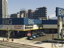 『フォートナイト(Fortnite)』や『GTAV』で「ビッグモーター」っぽいクリエイティブマップが作られる...やはり街路樹は枯れている 画像