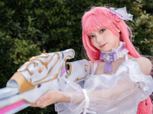 【コスプレ】「私たちは希望の象徴、勝利の女神です」 『NIKKE』ドロシーの純白のドレス姿がまるで天使!!注目レイヤー・桜はるか【写真10枚】 画像