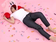 「カービィに吸い込まれたい!」―再販中のクッションぬいぐるみ「すいこみっ!カービィ」がその願いを叶える 画像