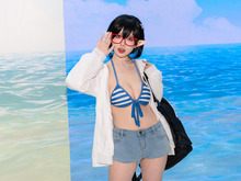 「コミケ102」歩く常識人こと『ブルアカ』奥空アヤネが大胆な水着姿を披露!初来日の中国コスプレイヤー・粛雨の美貌が眩しい【写真28枚】 画像