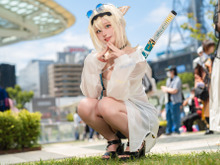 【コスプレ】「ホロライブ」風真いろはの水着衣装コスが青空に映える!!人気レイヤー・天然水【写真8枚】 画像