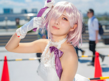 【コスプレ】『FGO』マシュの純白ドレス姿が青空に美しい!注目レイヤー・密月【写真9枚】 画像