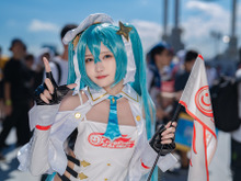【コスプレ】レーシングミクはやはり神！トリダモノ先生デザインの衣装を人気レイヤー・うりんが披露【写真8枚】 画像