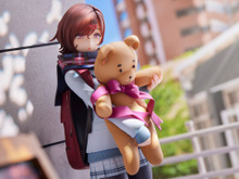 大きなくまのぬいぐるみを持った「樋口円香」が可愛すぎる!『シャニマス』サポートSRのイラストそのまま、魅力的に立体化 画像