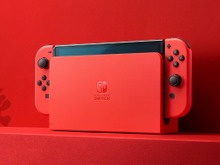 新たなスイッチカラー「マリオレッド」を発表！ マリオのイメージを元に、隠しコインなどの遊び心も─2023年10月6日発売 画像