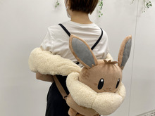 ゲーム内の可愛さそのまま!『ポケモンSV』新グッズ「ボタンのイーブイリュック」着用イメージがファンの心をくすぐる 画像