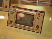 【TOYフォーラム2010】レトロゲーマー垂涎「GAME&WATCH ミニソーラーキーホルダー」 画像