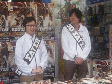 『GOD EATER』イベントが秋葉原で開催、プロデューサー&ディレクターが手渡し販売 画像