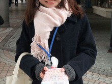 これ、受け取ってください!『ラブプラス』限定ARカード付きポッキーを都内で配布 画像