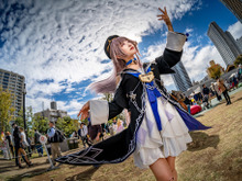 【コスプレ】『崩壊:スターレイル』ヘルタのコスプレ大型併せ見逃してない?美女コスプレイヤー・猫田あしゅがくるくる回るよ 画像