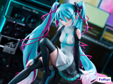 tarou2氏による「初音ミク」×「MTV」コラボアートが立体化!ピンク色のケーブルが巻かれたツインテールがキュート 画像