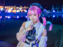 【コスプレ】ホロライブ・湊あくあの人気衣装を披露した美少女レイヤーに熱視線―水面で煌めく”Blue Journey”に宮殿で輝く”ブライト”【写真16枚】 画像