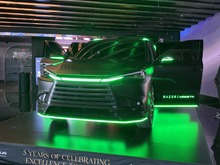 「Razer」が“ゲーミングレクサス”を開発！？「ロリ神レクイエム」ミームにのっかった映像も公開 画像