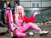 【コスプレ】『NIKKE』アリスの座りポーズにこだわりました！シンガポールで見つけたキュートな美女レイヤー【写真10枚】 画像