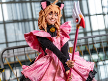 【コスプレ】イスラム教徒として戒律を守りながら楽しむ!スカーフを髪の毛に見立てた創意工夫から生まれる会心の笑顔【写真10枚】 画像