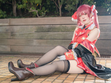 【コスプレ】赤髪ツインテにミニスカニーハイがたまらないマリン船長にうっとり…美少女レイヤー”ひなこちゃん”に注目【写真9枚】 画像