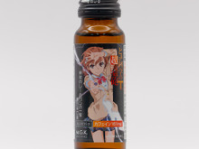 御坂美琴の身長にちなんだ、161mgのカフェイン量！レールガンの威力をイメージした栄養ドリンクは、甘い香りなのに辛い不思議なテイスト 画像