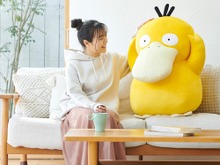 『ポケモン』“等身大”の「コダックぬいぐるみ」が再受注！全長約80cmと存在感バツグン 画像