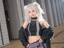 【コスプレ】ホロライブ・獅白ぼたんが寒空を物ともせず気合いの肩&ヘソ見せ!注目レイヤー・なせ【写真8枚】 画像