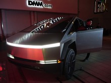 対生物兵器モードも兼ね備えるローポリ風電動ピックアップトラック「CYBERTRUCK(サイバートラック)」、日本でお披露目 画像