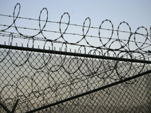 刑務所の受刑者向けノートPCを脱獄（JailBreak）し、有志版『DOOM』を動作―約1,200台回収の事態に 画像