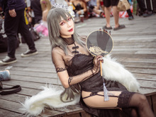 【コスプレ】『アズレン』ルイ9世が古風チャイナを披露!シースルーな黒ドレスにガーターベルトが映える【写真8枚】 画像