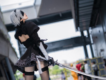 【コスプレ】“2B”の美しいプロポーションとポージングが圧巻！『原神』や「ホロライブ」などアコスタ福岡に集結した美女レイヤー8選 画像