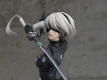 ひらめくスカートの躍動感！『ニーア オートマタ』より「2B」フィギュアの予約締切が間近―「9S」と並べても映える 画像