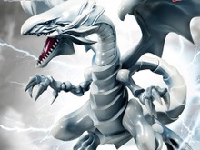 「遊戯王」より「青眼の白龍」のフィギュアが、翼を広げ迫力満点のポージングでプライズに登場 画像