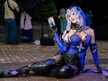 【コスプレ】『崩スタ』ブラックスワンのミステリアスさを見事に表現!蠱惑的な雰囲気に包まれた美女レイヤー・いれいわらび【写真8枚】 画像