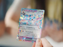 『ポケカ』新CMで未発表カード「ニンフィアex」と「ソウブレイズex」をチラ見せ！ニンフィアは“相手ベンチ2匹バウンス”の強力効果持ち 画像